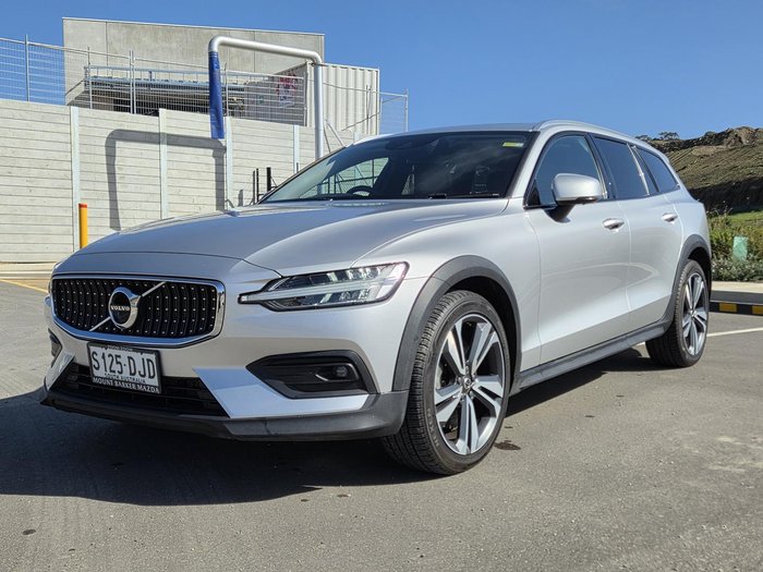 2022 Volvo V60 Cross Country B5