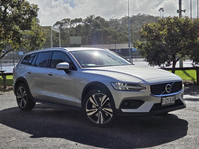 2022 Volvo V60 Cross Country