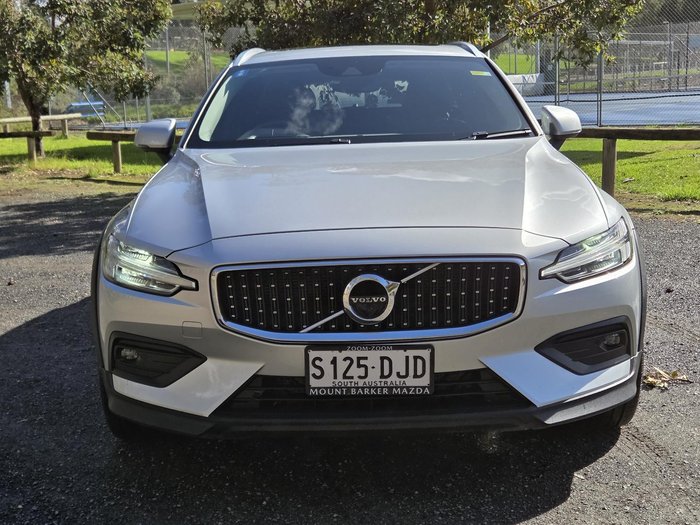 2022 Volvo V60 Cross Country B5