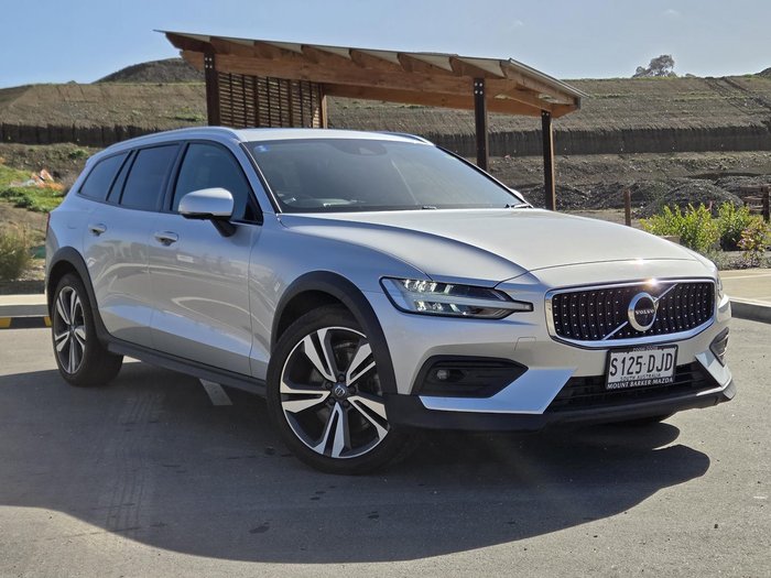2022 Volvo V60 Cross Country