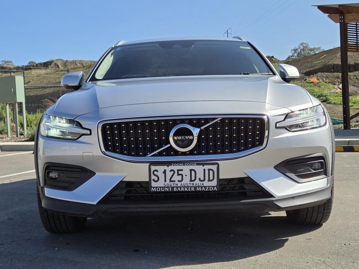 2022 Volvo V60 Cross Country B5