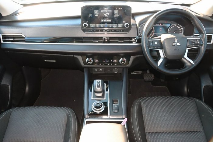 2022 Mitsubishi Outlander LS