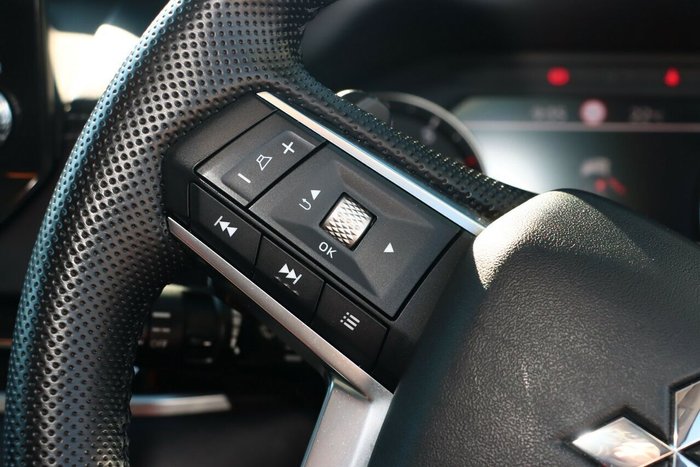 2022 Mitsubishi Outlander LS