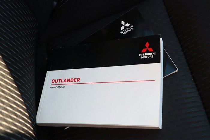 2022 Mitsubishi Outlander LS