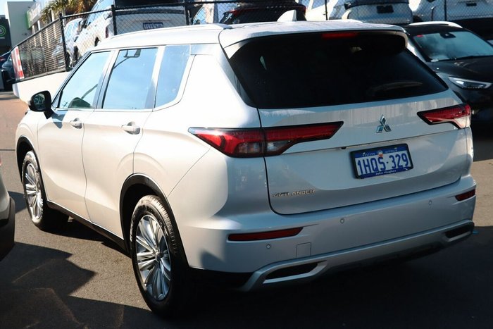 2022 Mitsubishi Outlander LS