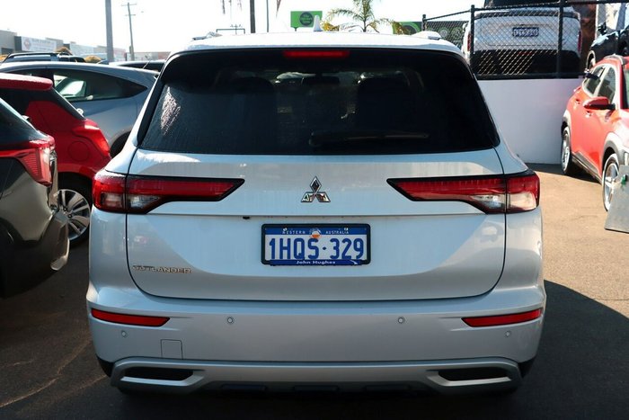 2022 Mitsubishi Outlander LS