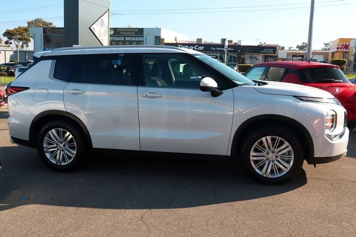 2022 Mitsubishi Outlander LS