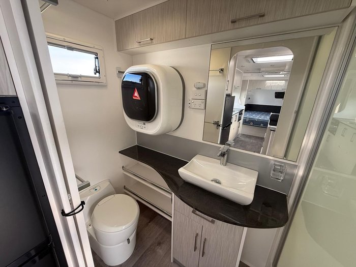 2018 New Age Caravans Manta Ray Mr19er Enduro