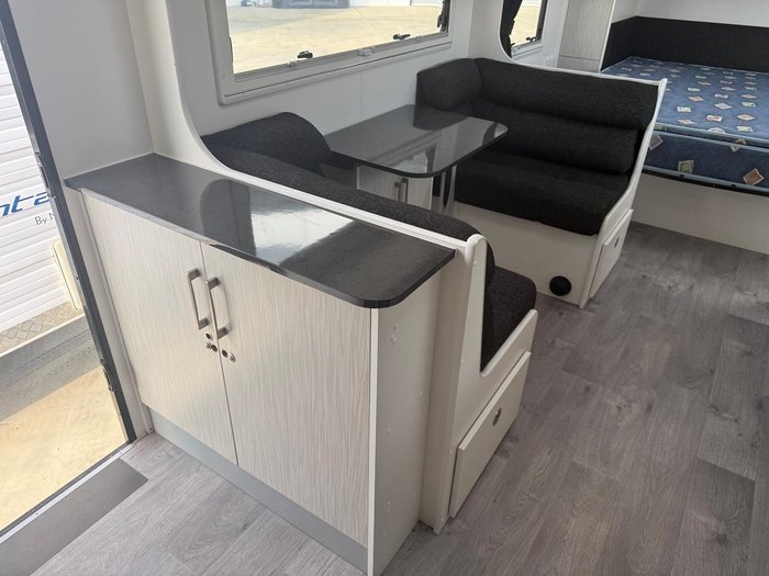 2018 New Age Caravans Manta Ray Mr19er Enduro