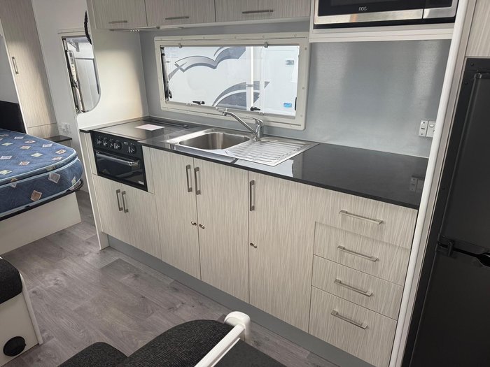 2018 New Age Caravans Manta Ray Mr19er Enduro