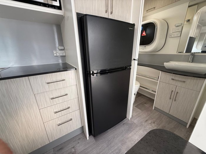 2018 New Age Caravans Manta Ray Mr19er Enduro