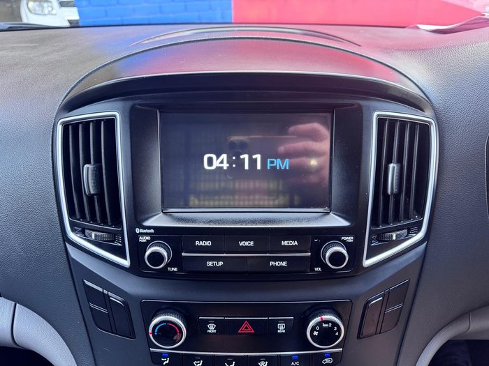 2017 Hyundai iLoad TQ3-V Series II MY18 Creamy White
