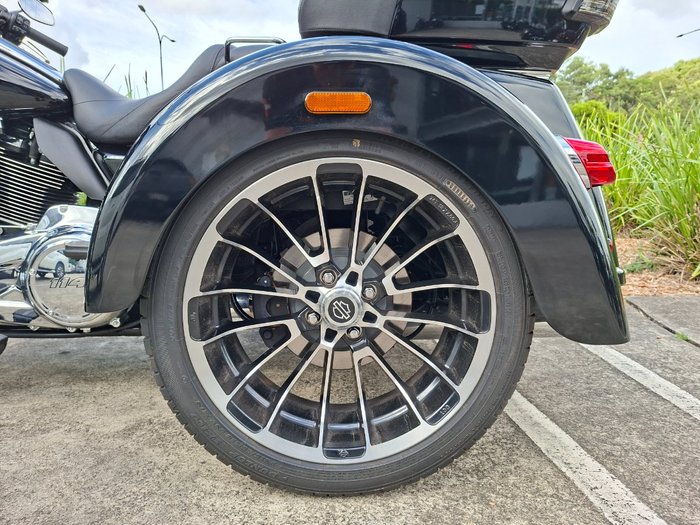 2025 HARLEY-DAVIDSON FLHTCUTG TRI GLIDE U/CLC 114