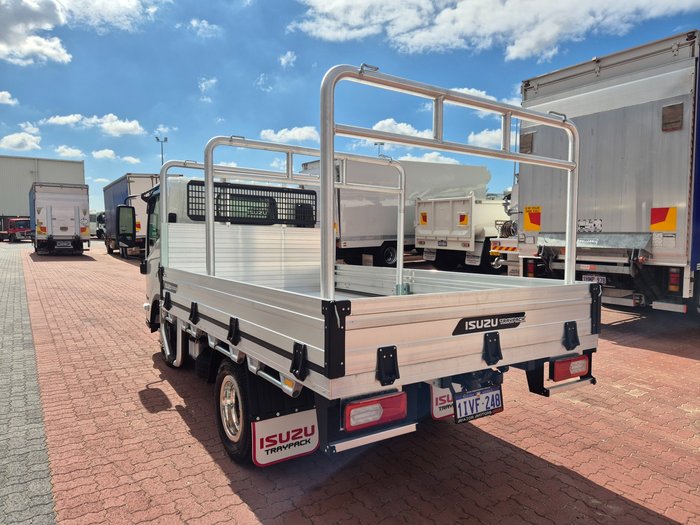 2026 Isuzu Trucks NLR 45-150 NLR 45-150 AUTO SWB Traypack