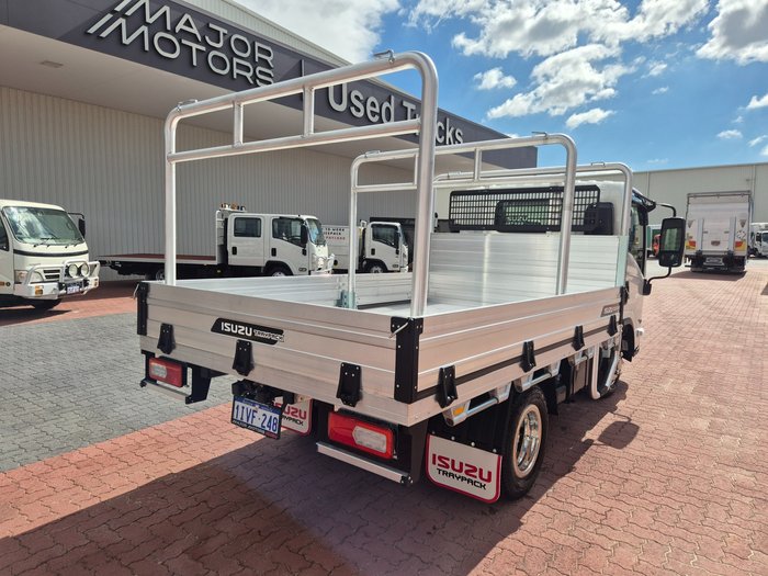 2026 Isuzu Trucks NLR 45-150 NLR 45-150 AUTO SWB Traypack