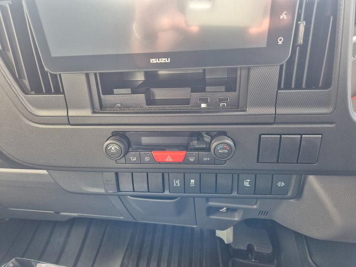 2026 Isuzu Trucks NLR 45-150 NLR 45-150 AUTO SWB Traypack