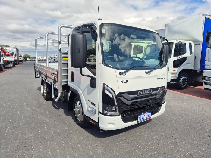 2026 Isuzu Trucks NLR 45-150 NLR 45-150 AUTO SWB Traypack