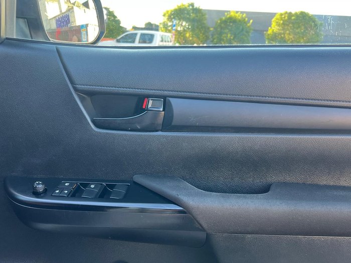 2019 Toyota Hilux SR