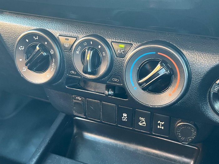 2019 Toyota Hilux SR