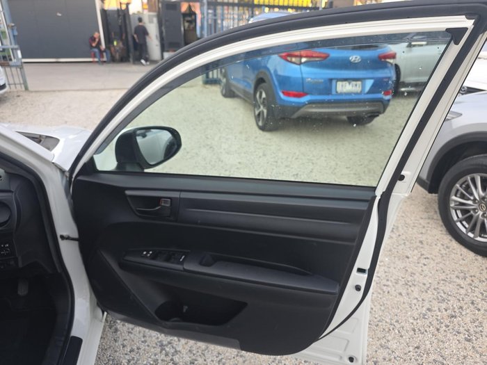 2019 Toyota Corolla Axio Hybrid NKE165 White