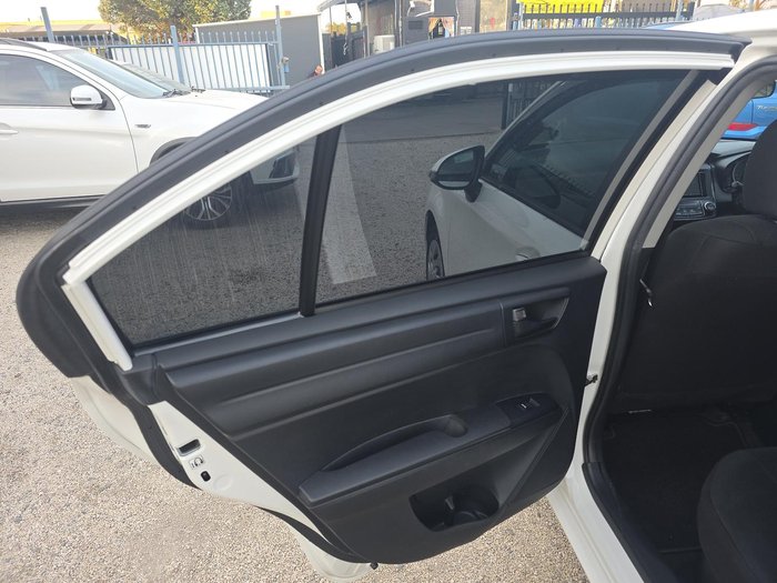2019 Toyota Corolla Axio Hybrid NKE165 White