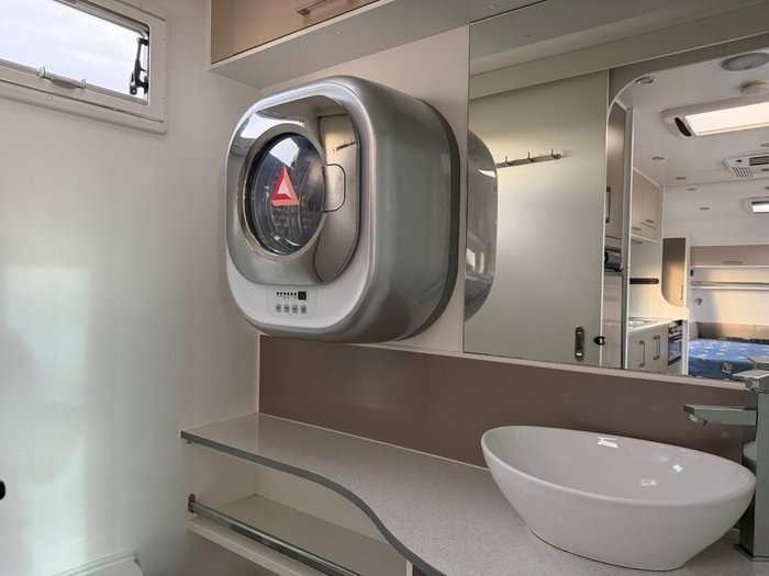 2014 New Age Caravans Manta Ray Mr19e