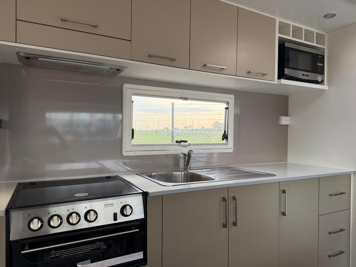 2014 New Age Caravans Manta Ray Mr19e