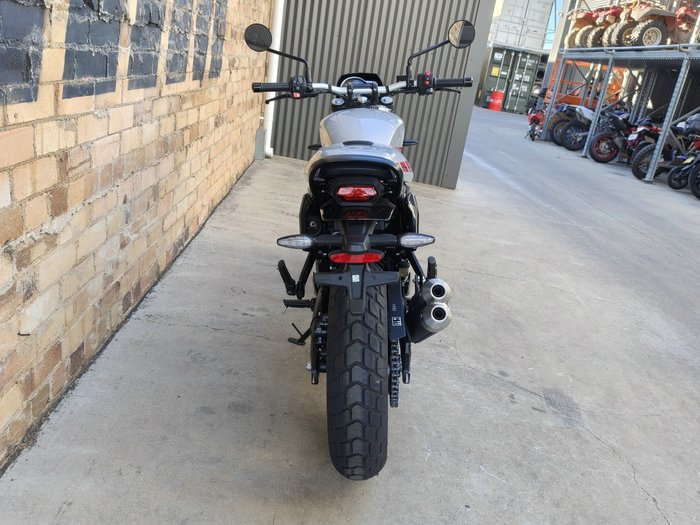 2026 TRIUMPH TRACKER 400 ROAD SILVER