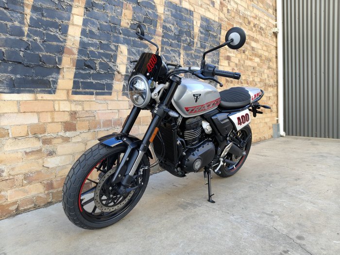 2026 TRIUMPH TRACKER 400 ROAD SILVER