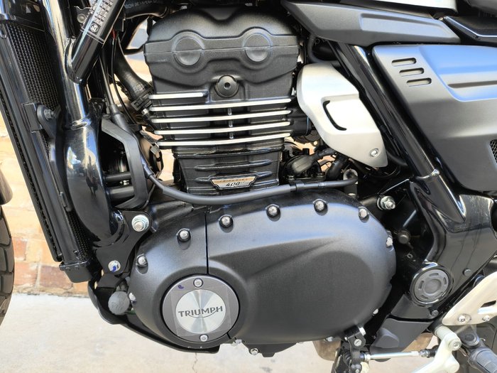 2026 TRIUMPH TRACKER 400 ROAD SILVER