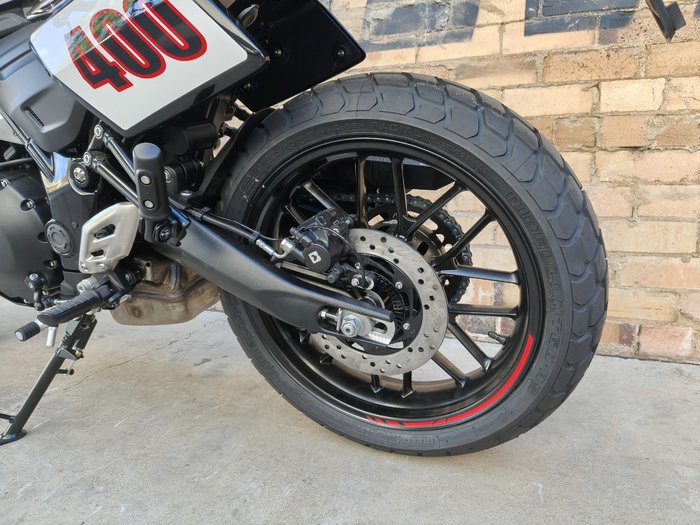 2026 TRIUMPH TRACKER 400 ROAD SILVER