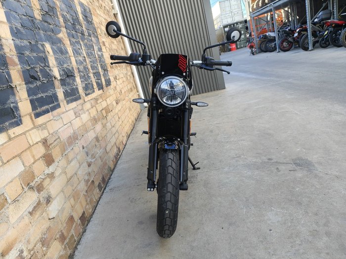 2026 TRIUMPH TRACKER 400 ROAD SILVER