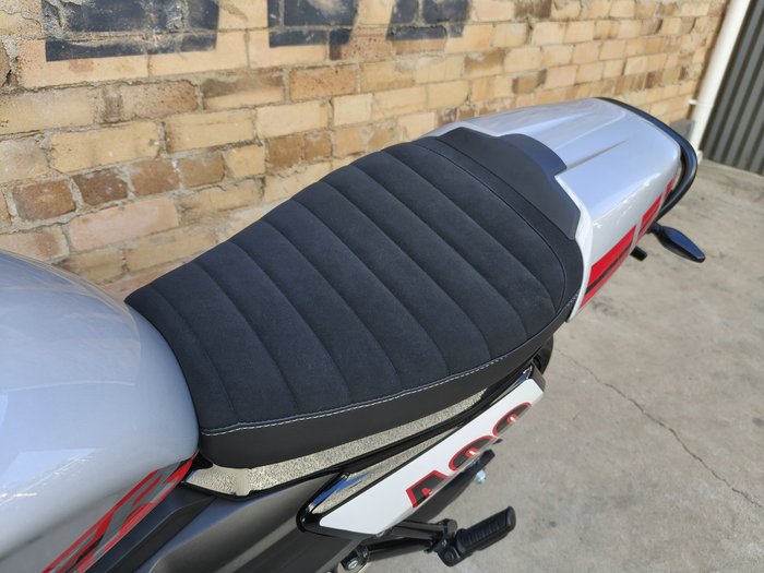 2026 TRIUMPH TRACKER 400 ROAD SILVER