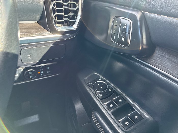 2023 Ford Everest Platinum