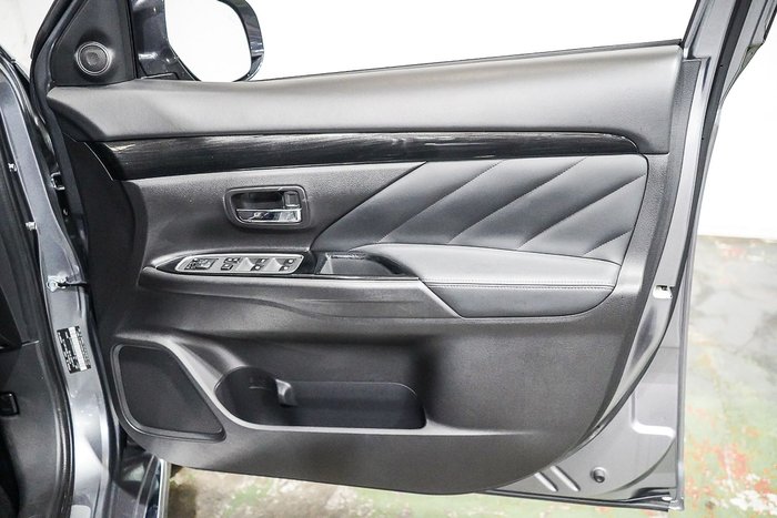 2017 Mitsubishi Outlander PHEV Exceed