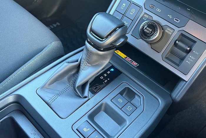 2026 Toyota Hilux SR5 48V