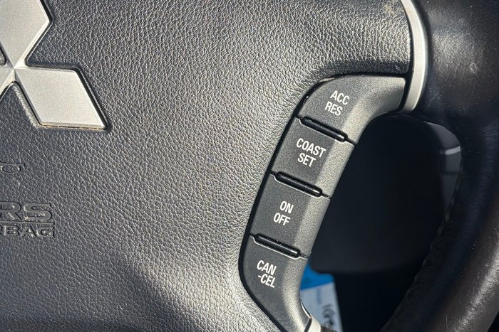2016 Mitsubishi Pajero GLX