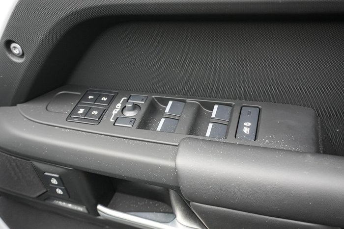 2025 Land Rover Defender 110 D350 X-Dynamic SE