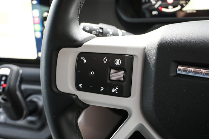 2025 Land Rover Defender 110 D350 X-Dynamic SE