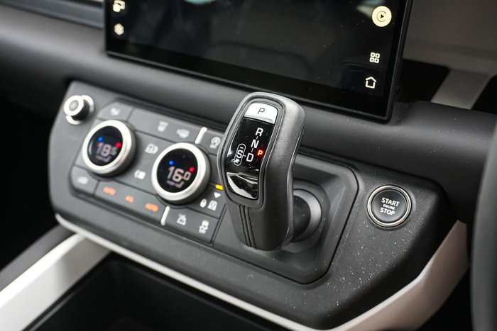 2025 Land Rover Defender 110 D350 X-Dynamic SE