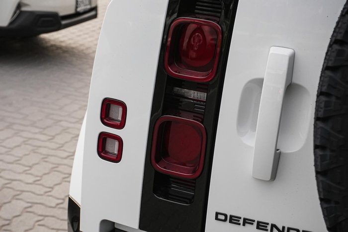 2025 Land Rover Defender 110 D350 X-Dynamic SE