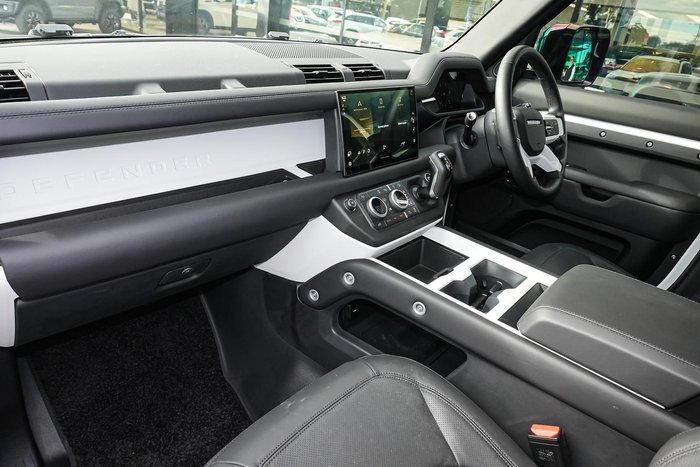2025 Land Rover Defender 110 D350 X-Dynamic SE