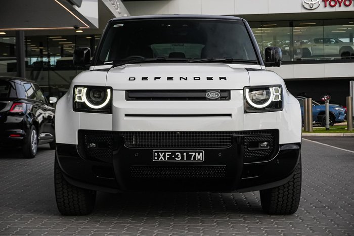 2025 Land Rover Defender 110 D350 X-Dynamic SE