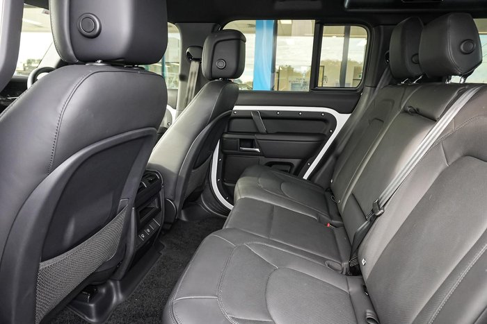 2025 Land Rover Defender 110 D350 X-Dynamic SE