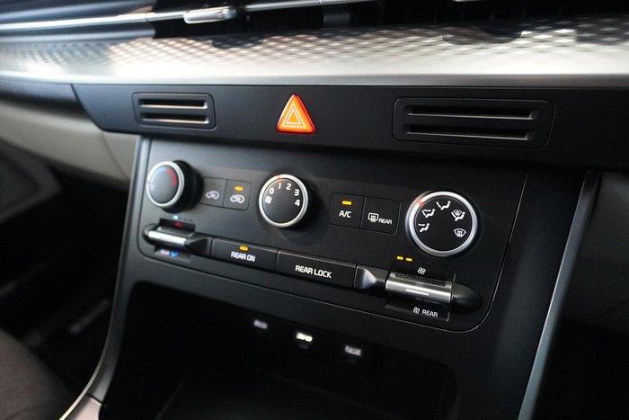 2024 Kia Carnival S