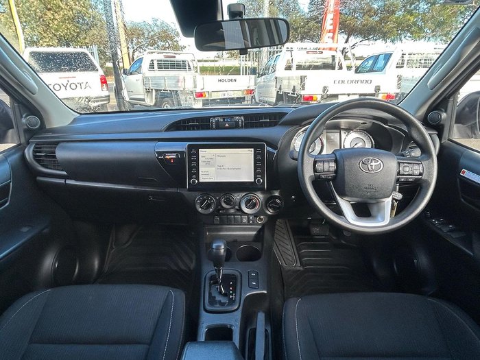 2022 Toyota Hilux SR