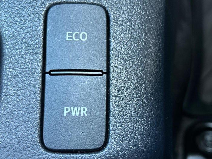 2022 Toyota Hilux SR