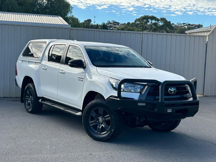 2022 Toyota Hilux SR