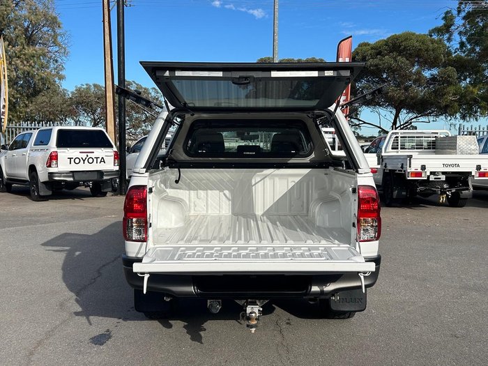2022 Toyota Hilux SR