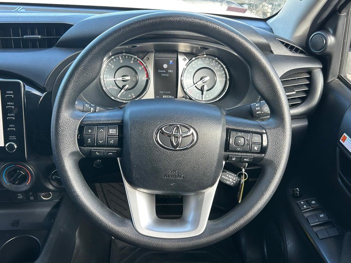 2022 Toyota Hilux SR